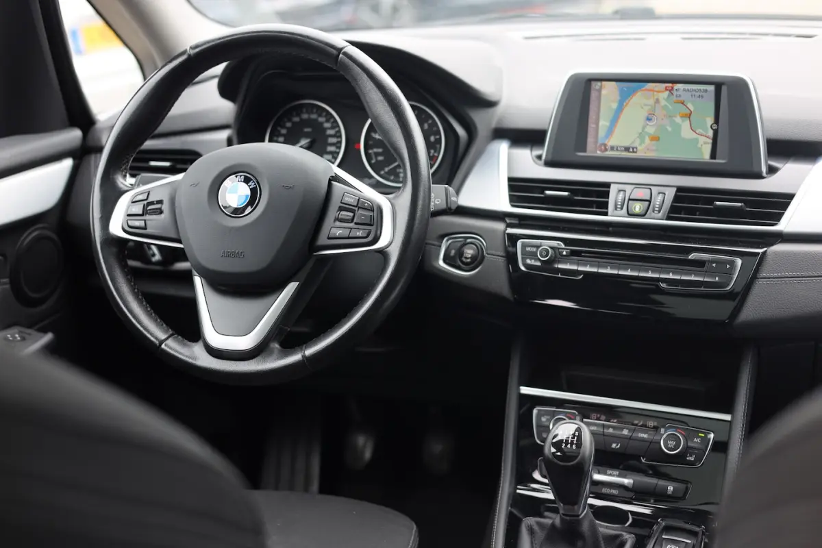 218i SPORT | PANO | NAVIGATIE | 17 INCH