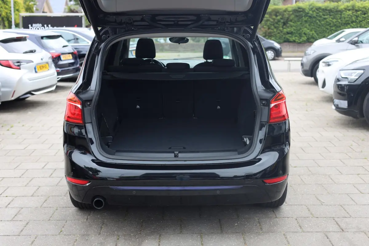 218i SPORT | PANO | NAVIGATIE | 17 INCH