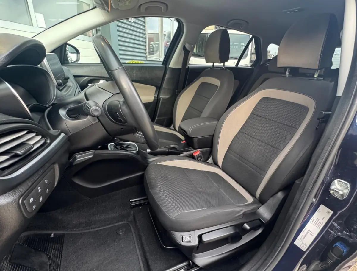 BW4 l Automaat l Achteruitrij camera l Airco l Bluetooth