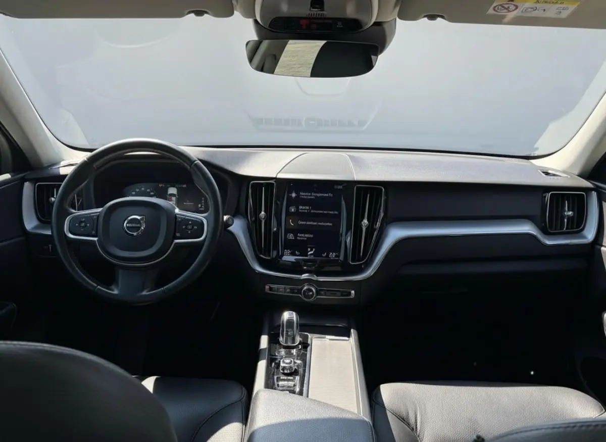 2.0 T8 Twin Engine AWD Momentum LEER - PANO - TREKHAAK