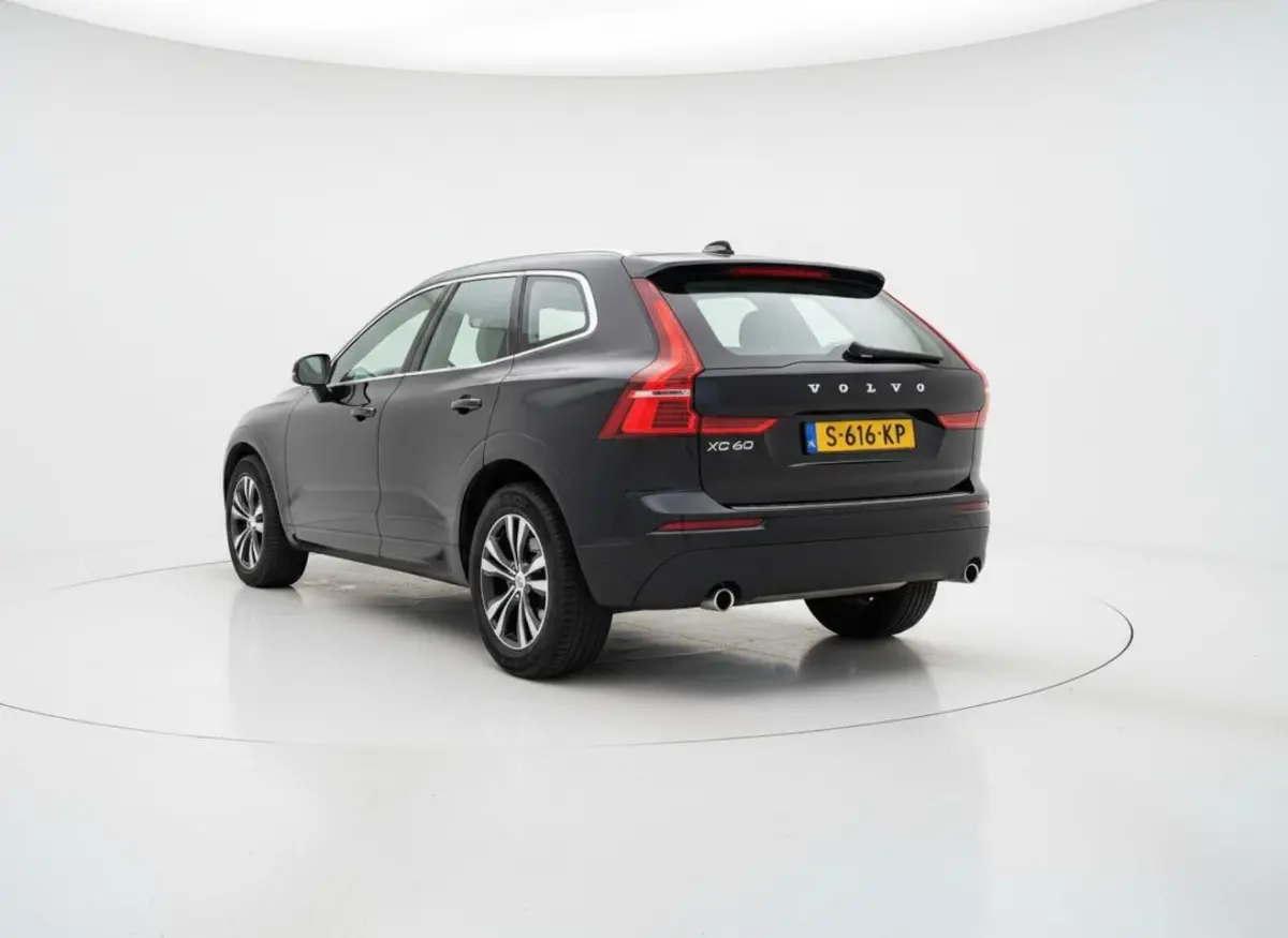 2.0 T8 Twin Engine AWD Momentum LEER - PANO - TREKHAAK