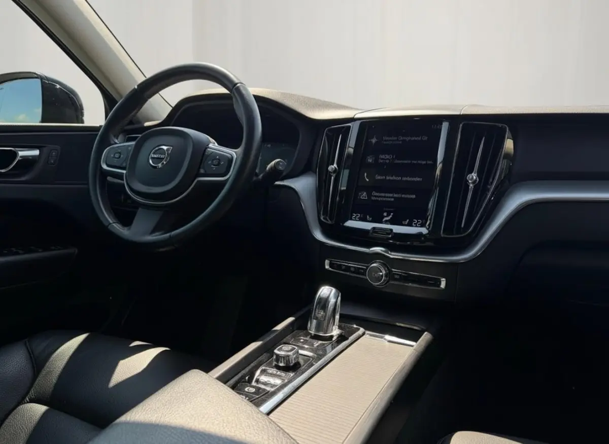 2.0 T8 Twin Engine AWD Momentum LEER - PANO - TREKHAAK