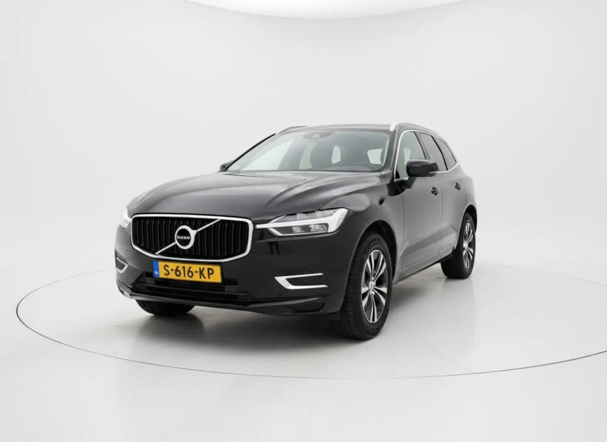 2.0 T8 Twin Engine AWD Momentum LEER - PANO - TREKHAAK