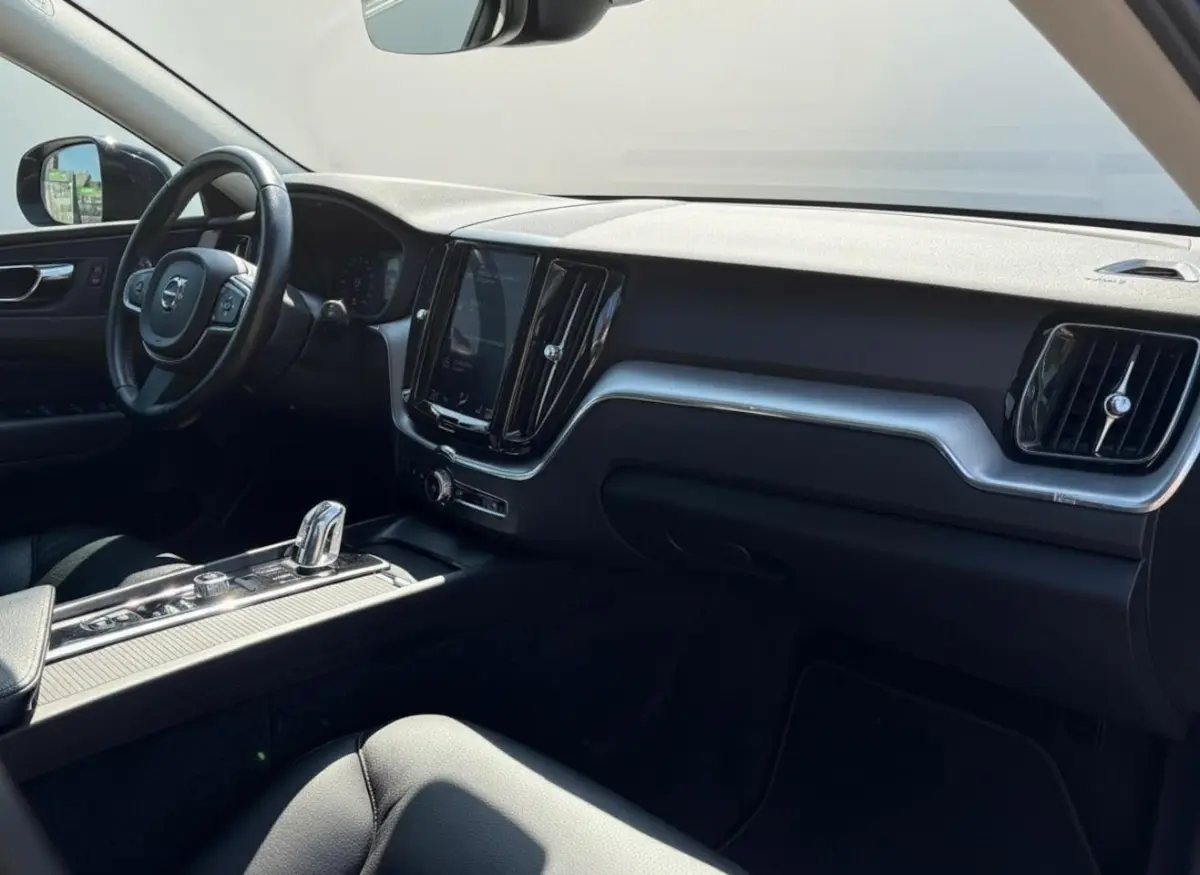 2.0 T8 Twin Engine AWD Momentum LEER - PANO - TREKHAAK