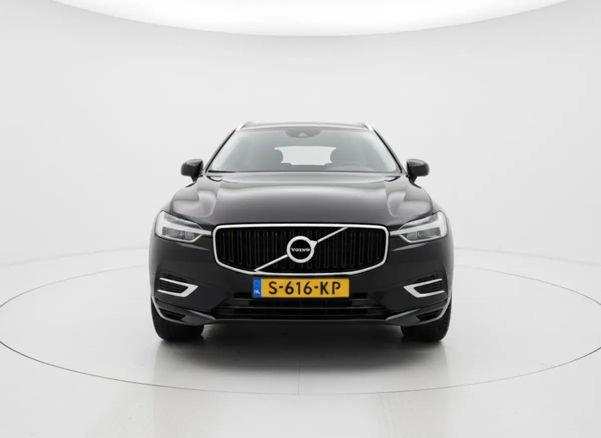 2.0 T8 Twin Engine AWD Momentum LEER - PANO - TREKHAAK