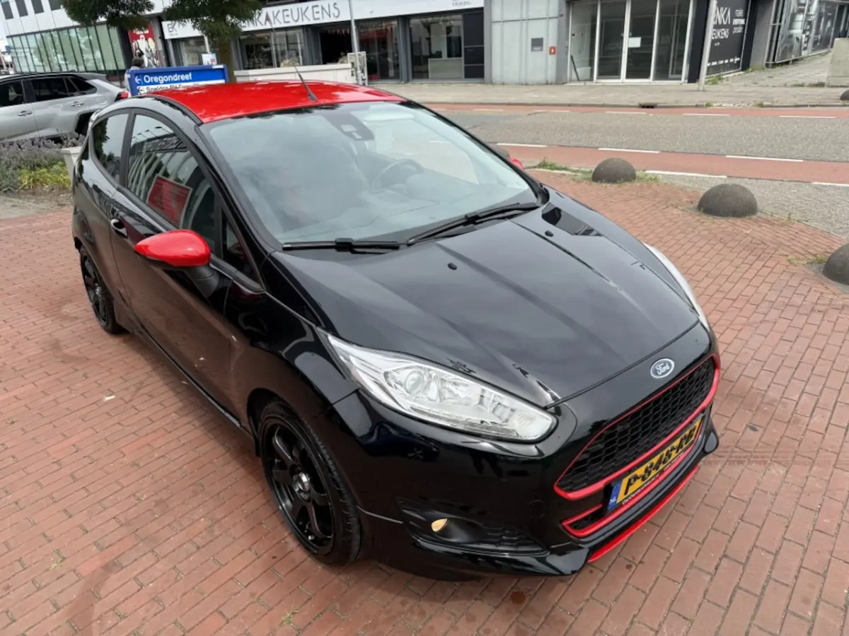 1.0 EcoBoost Red/Black Edition 140pk