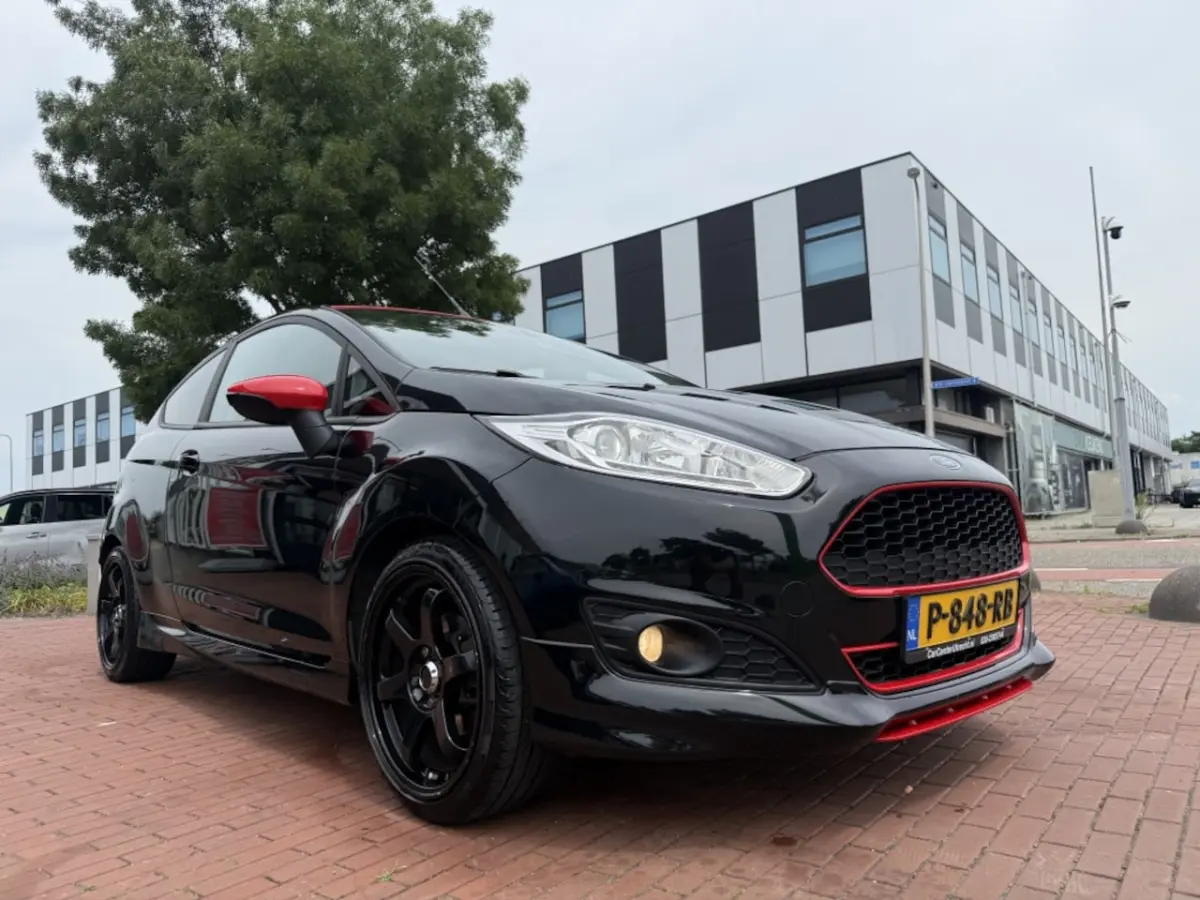 1.0 EcoBoost Red/Black Edition 140pk