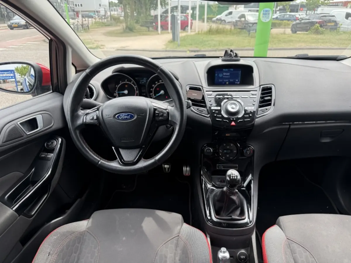 1.0 EcoBoost Red/Black Edition 140pk