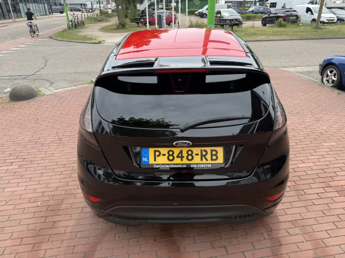 1.0 EcoBoost Red/Black Edition 140pk
