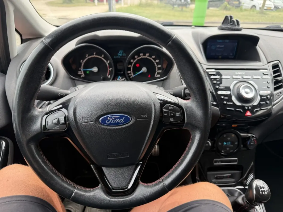 1.0 EcoBoost Red/Black Edition 140pk