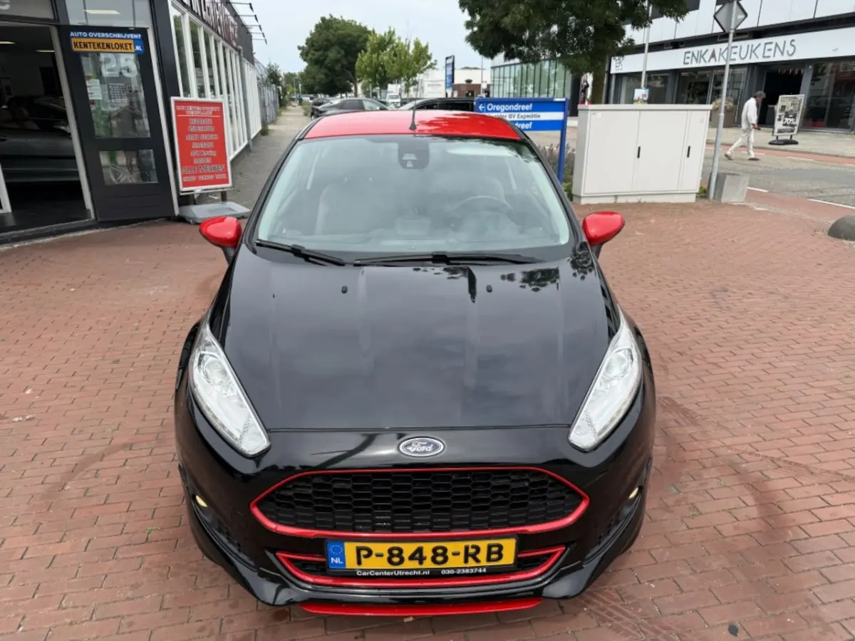 1.0 EcoBoost Red/Black Edition 140pk