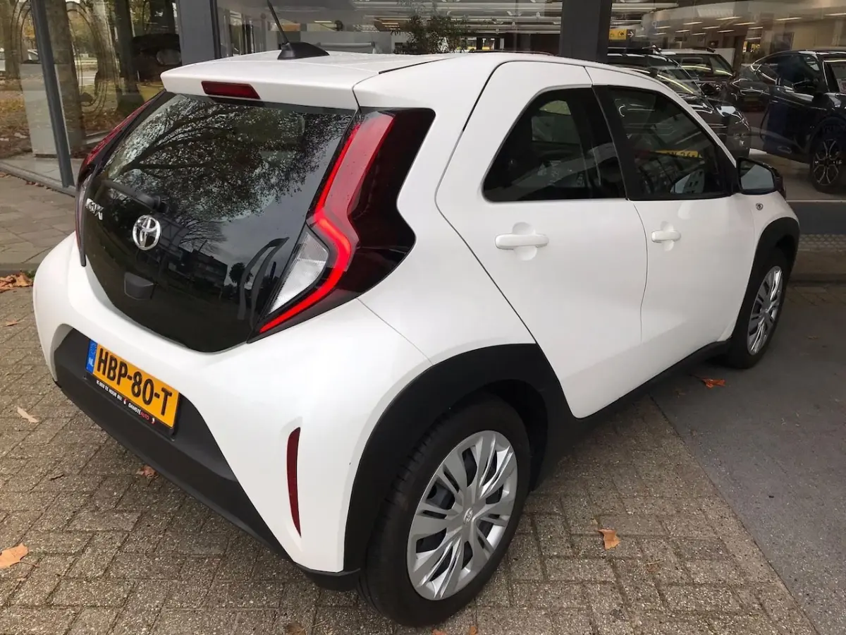 1.0 VVT-i 72pk S-CVT Play â Automaat â Apple CarPlayâ¢ & Android Autoâ¢