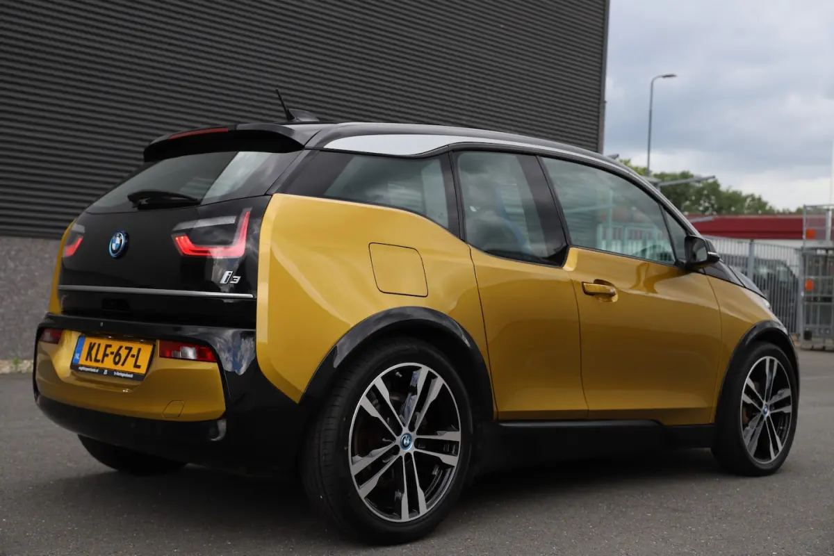 Executive 120Ah 42 kWh/*Galvanic Gold*/Carplay/1e eig./W-pomp/20"/Camera/3-fase
