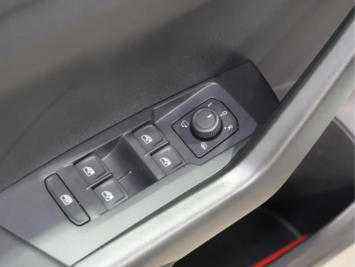 1.0 TSI 95pk Life | Navi | Camera | Stoelverw. | Android/Carplay | Lm Velgen 159