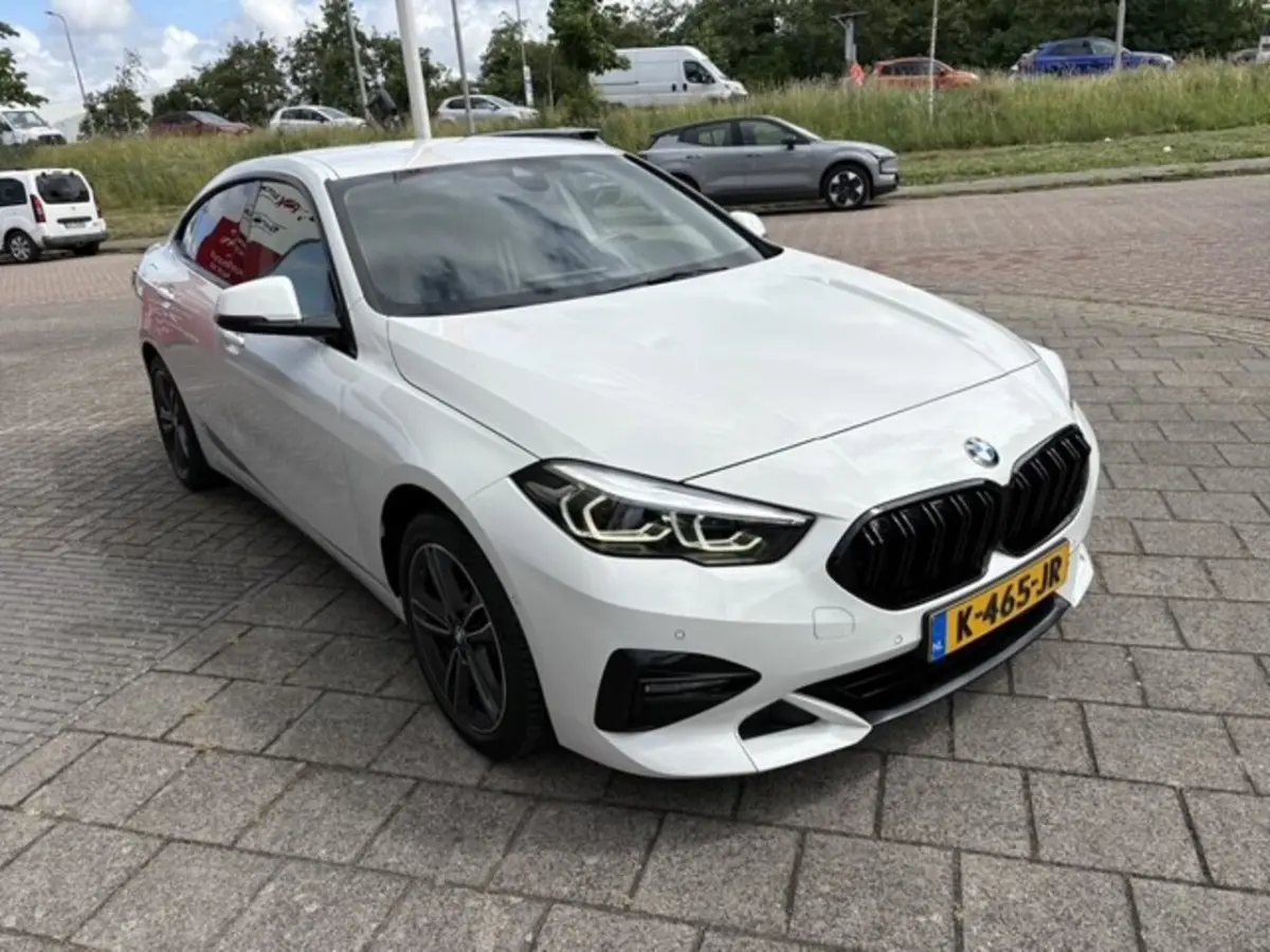 218i Executive Edition | Navi | M-Pakket | Camera | 105.946 km Dealeronderhouden