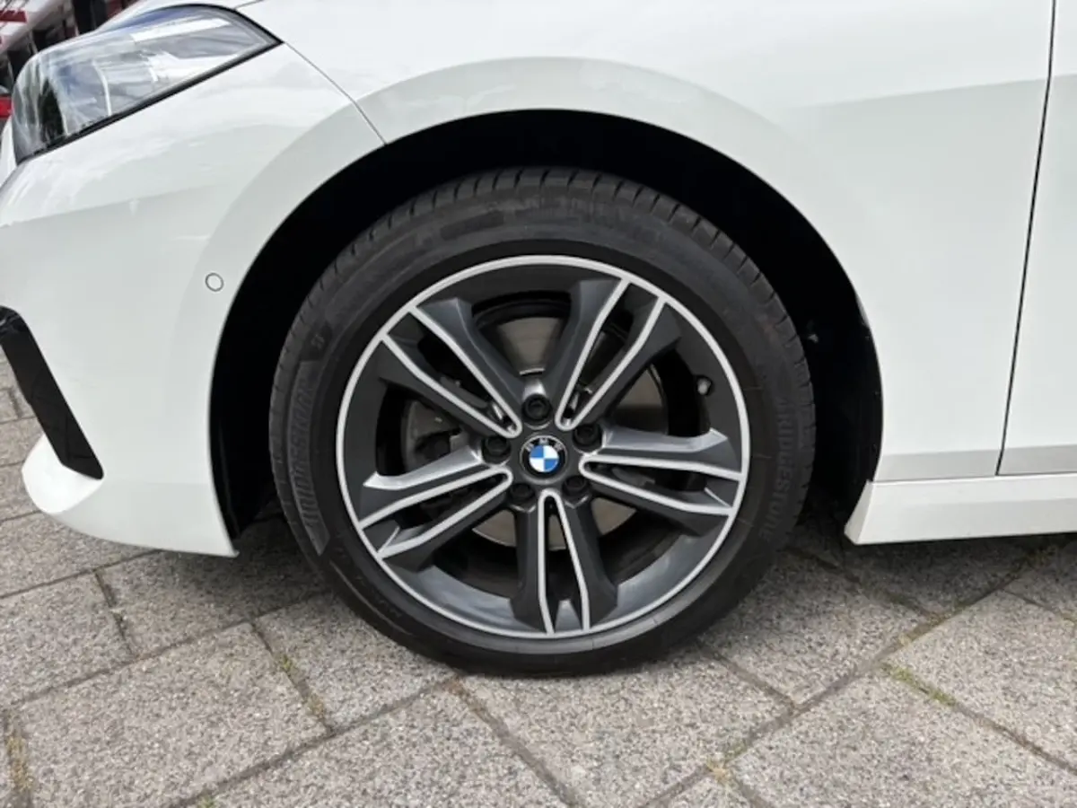 218i Executive Edition | Navi | M-Pakket | Camera | 105.946 km Dealeronderhouden
