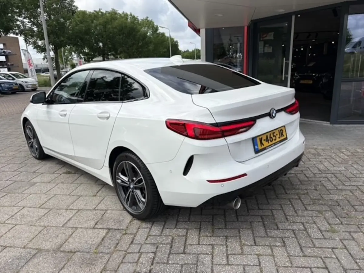 218i Executive Edition | Navi | M-Pakket | Camera | 105.946 km Dealeronderhouden