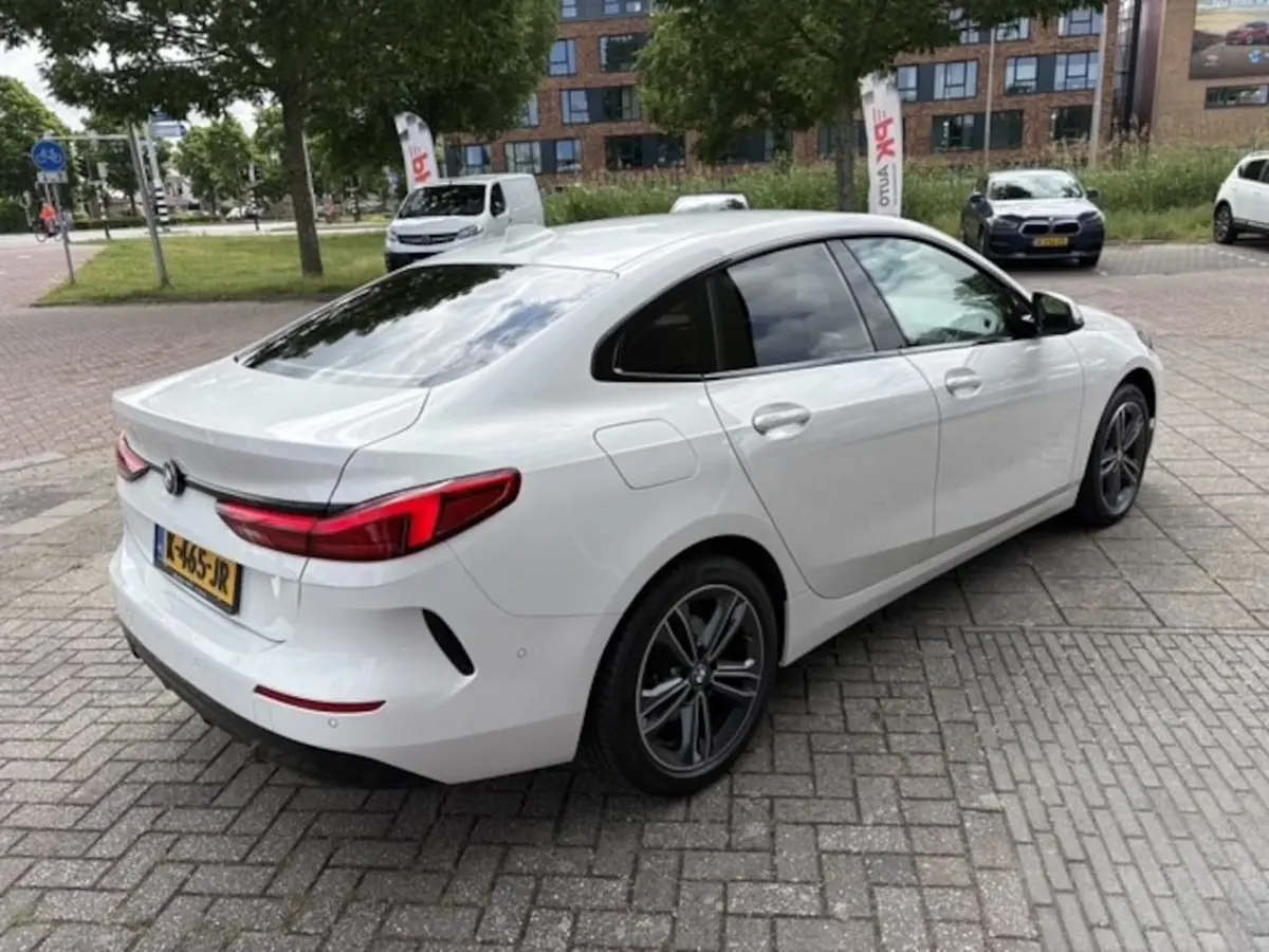 218i Executive Edition | Navi | M-Pakket | Camera | 105.946 km Dealeronderhouden