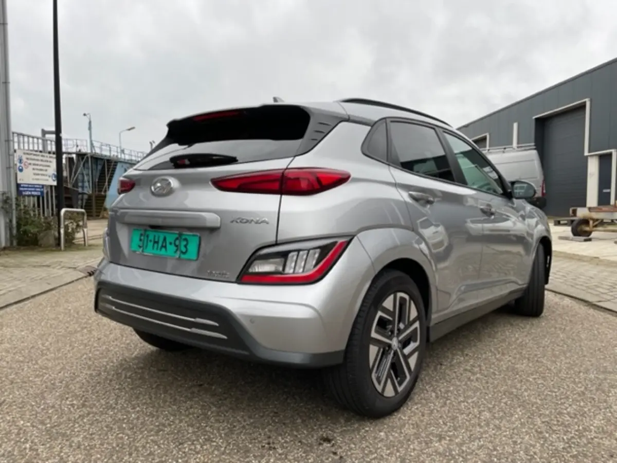 204 pk EV Premium Sky 64 kWh Auto is zo goed als nieuw