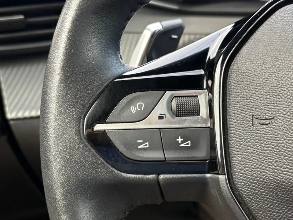 1.2 PURETECH 130PK AUT. ALLURE NAVI CAMERA CARPLAY AIRCO LMV PDC