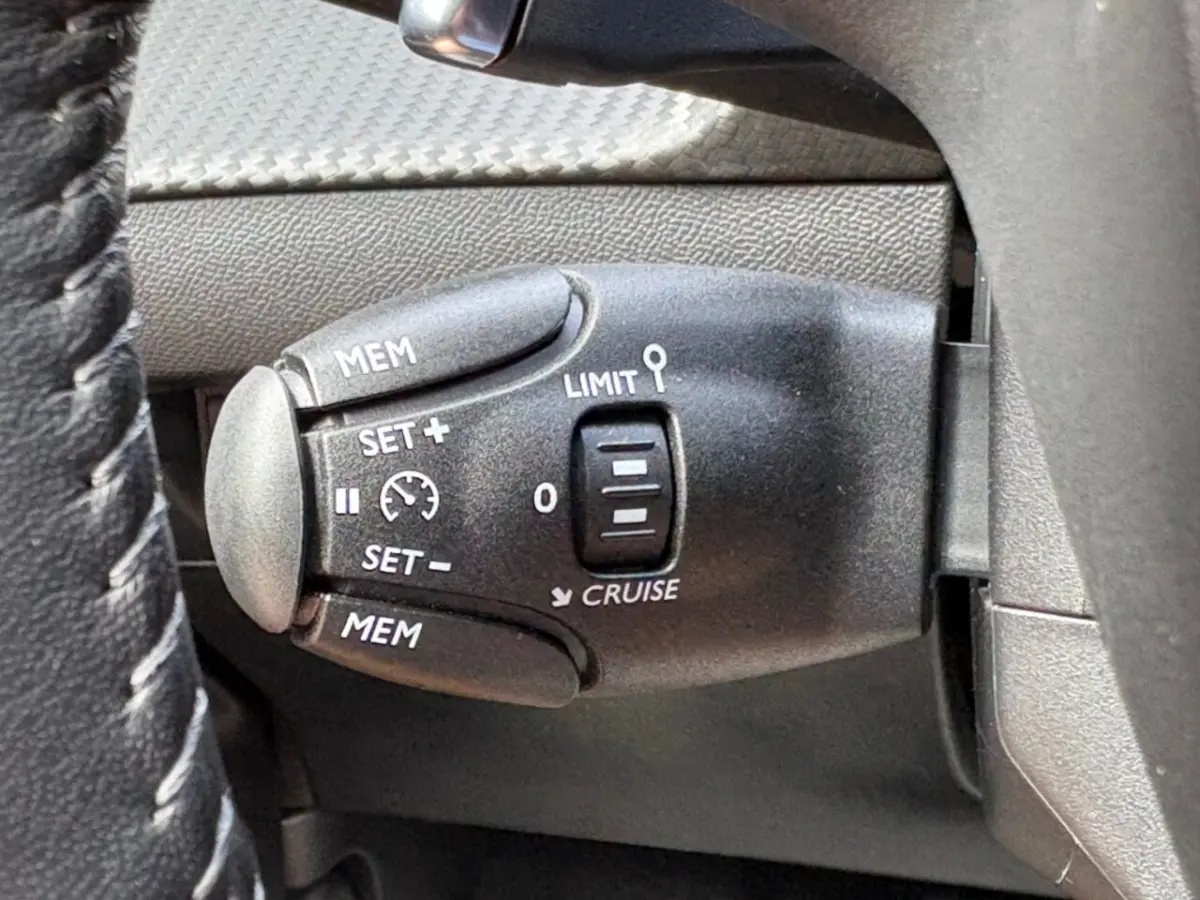 1.2 PURETECH 130PK AUT. ALLURE NAVI CAMERA CARPLAY AIRCO LMV PDC