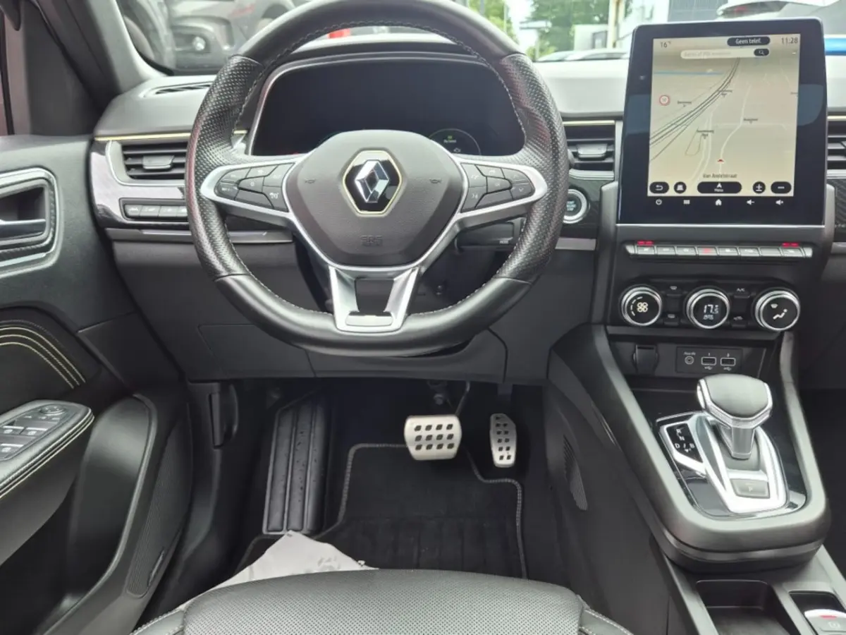 1.6 E-TECH AUT. ENGINEERED PANO-DAK NAVI CAMERA CARPLAY AIRCO LMV PDC