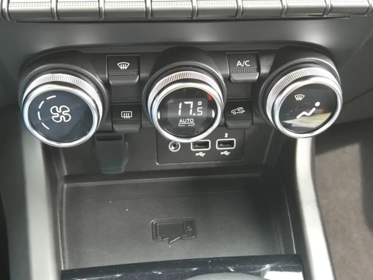 1.6 E-TECH AUT. ENGINEERED PANO-DAK NAVI CAMERA CARPLAY AIRCO LMV PDC