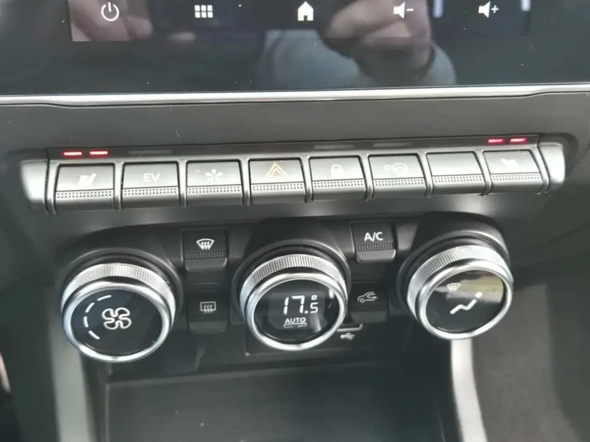 1.6 E-TECH AUT. ENGINEERED PANO-DAK NAVI CAMERA CARPLAY AIRCO LMV PDC