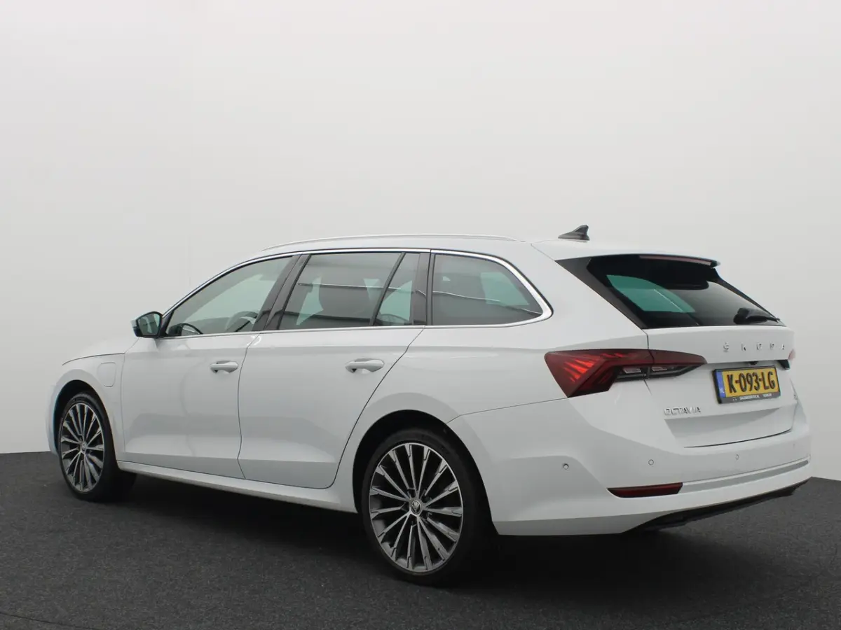 1.4 TSI iV PHEV Business Edition Plus SOH 93% / FULL LED / STOELVERW / STUURVERW / CAMERA