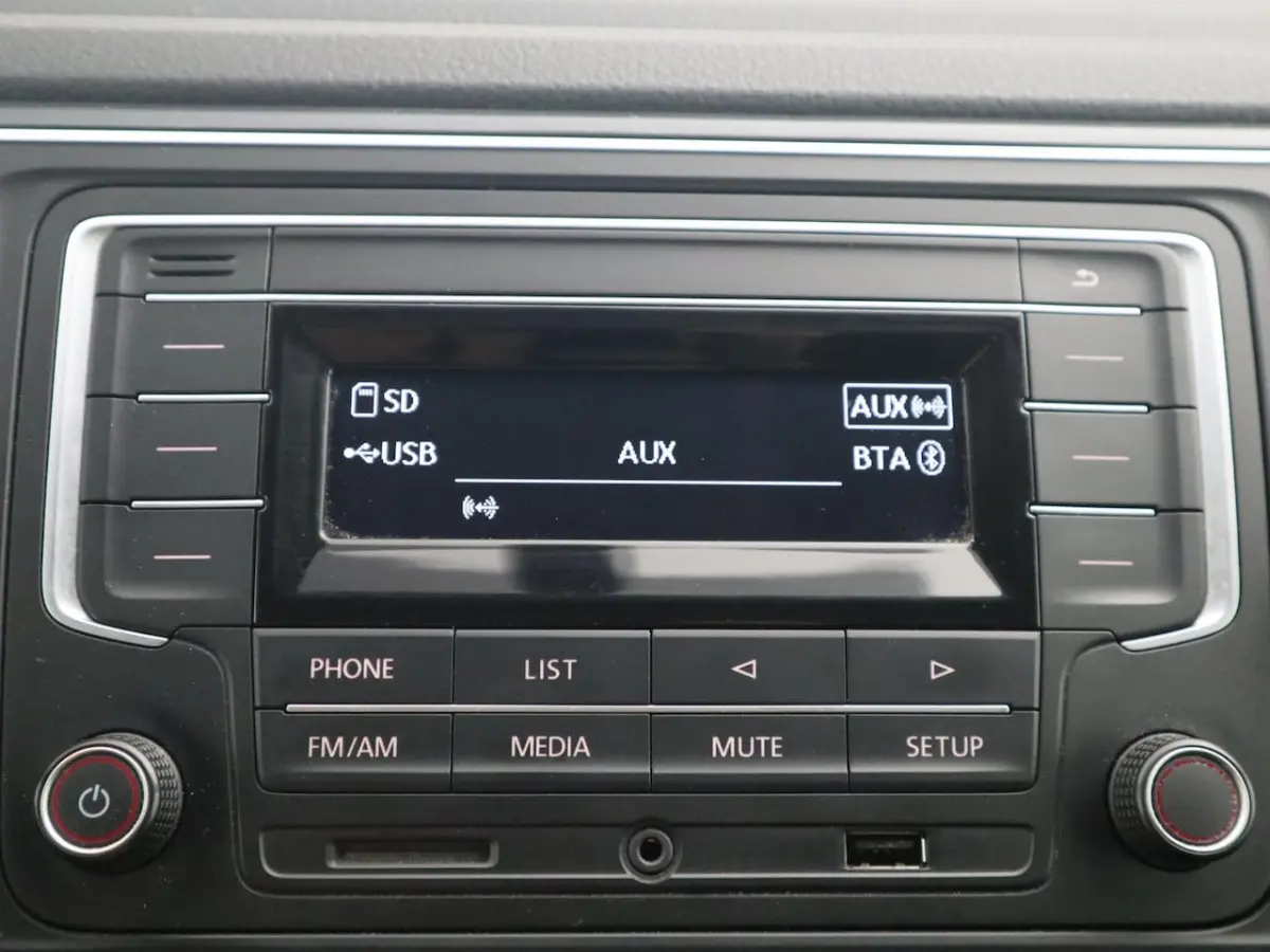 2.0 TDI L2H1 DC Highline PDC / CRUISE / FULL LED / BLUETOOTH / TREKHAAK / NETJES