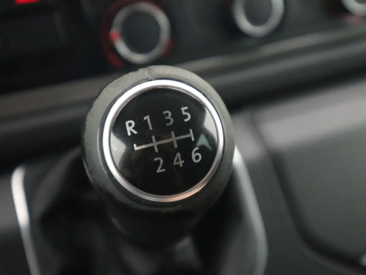 2.0 TDI L2H1 DC Highline PDC / CRUISE / FULL LED / BLUETOOTH / TREKHAAK / NETJES