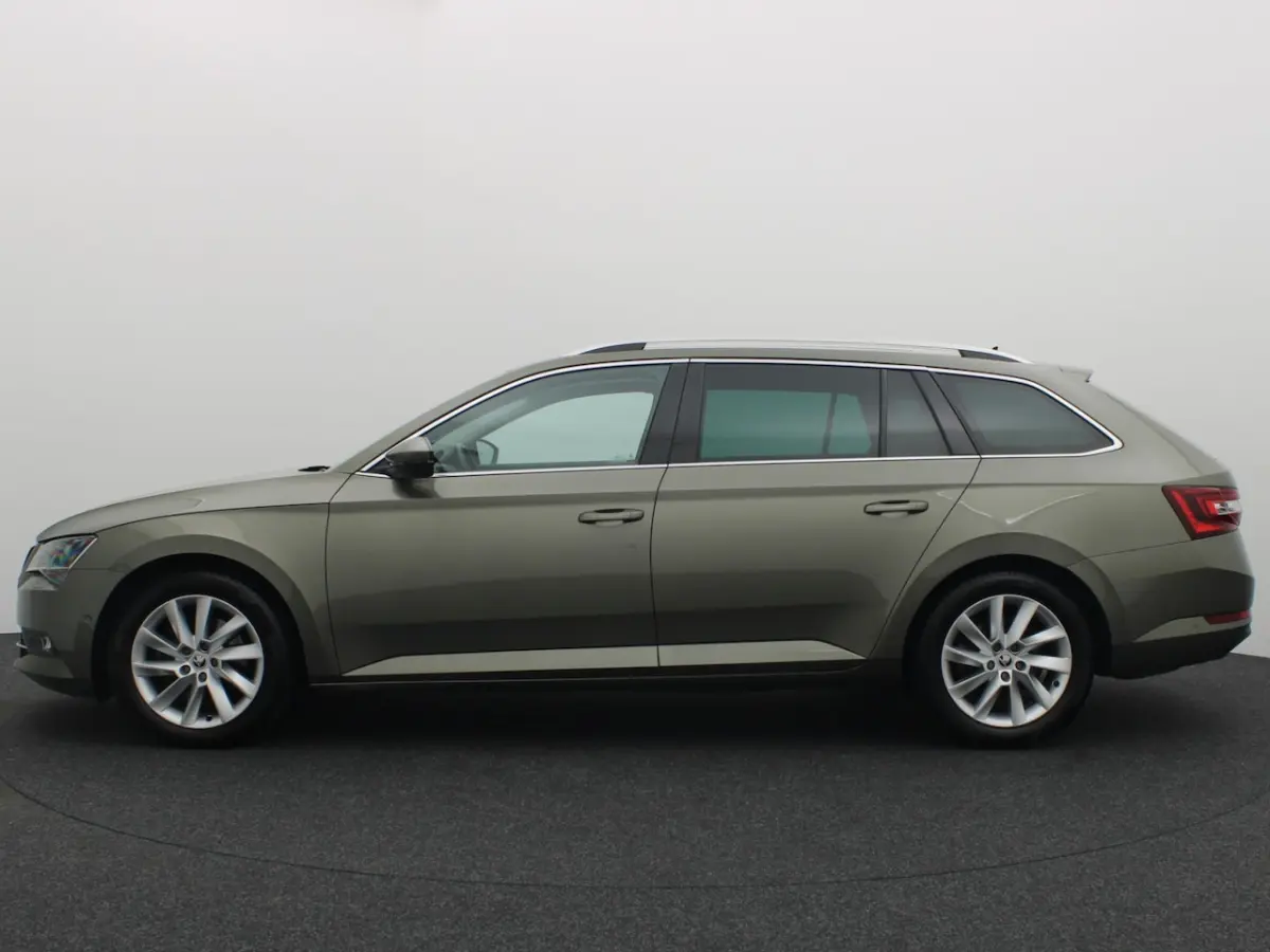 1.8 TSI Style Business AUTOMAAT / TREKHAAK / PANORAMADAK / STOELVERW / CARPLAY / CAMERA /