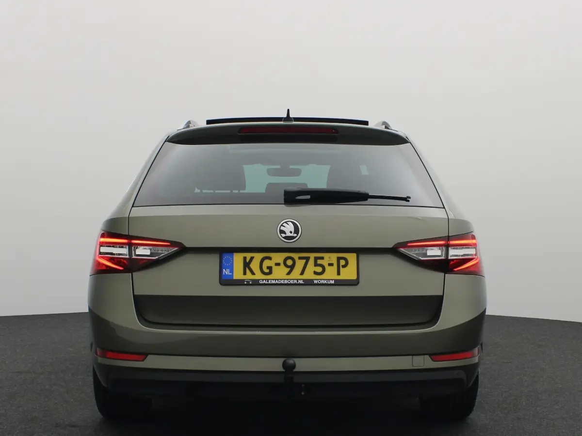 1.8 TSI Style Business AUTOMAAT / TREKHAAK / PANORAMADAK / STOELVERW / CARPLAY / CAMERA /