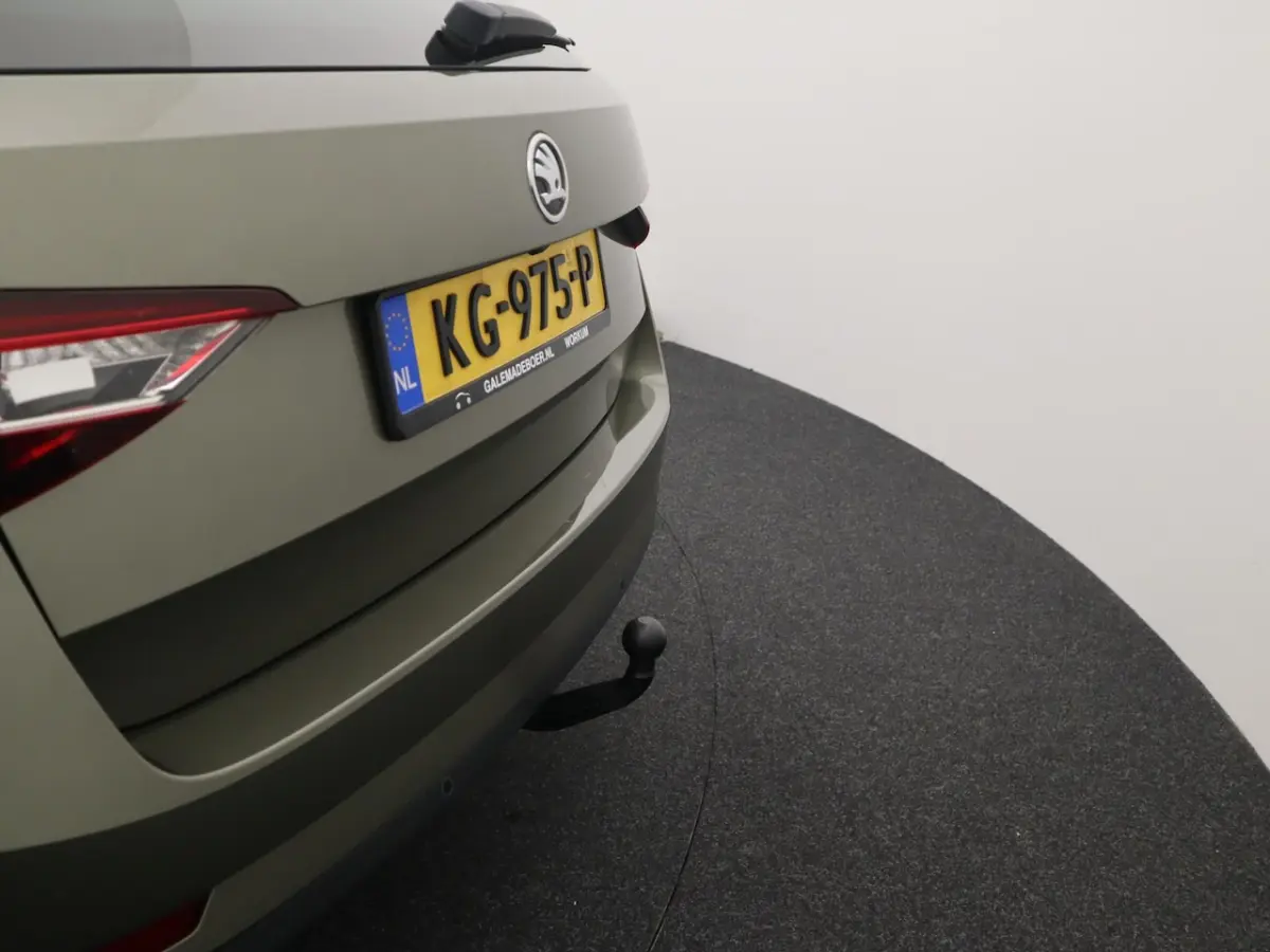 1.8 TSI Style Business AUTOMAAT / TREKHAAK / PANORAMADAK / STOELVERW / CARPLAY / CAMERA /