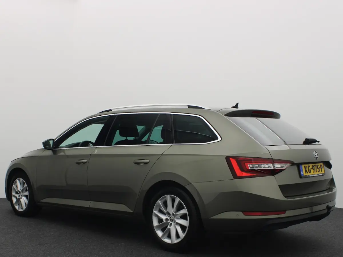 1.8 TSI Style Business AUTOMAAT / TREKHAAK / PANORAMADAK / STOELVERW / CARPLAY / CAMERA /