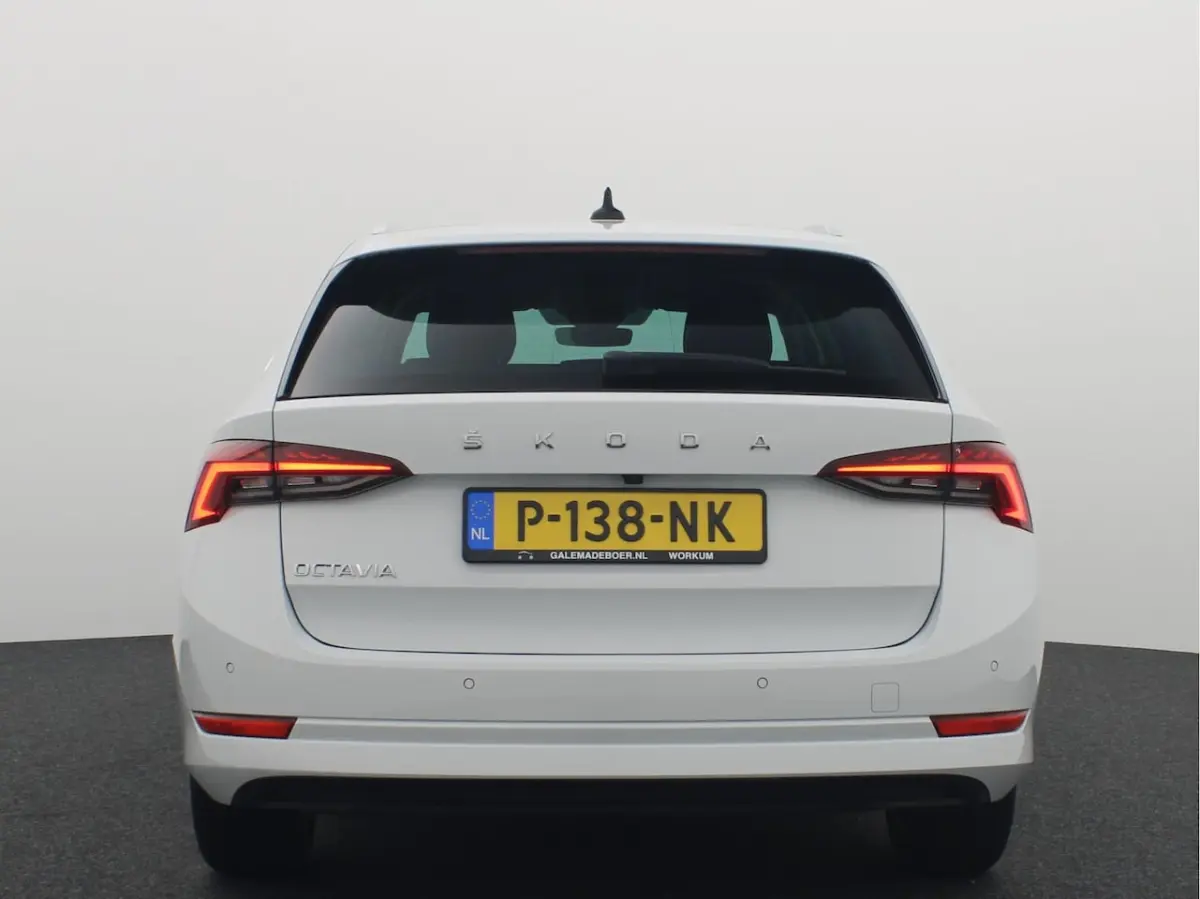 Combi 2.0 TDI AUTOMAAT / FULL LED / KEYLESS / VIRTUAL / CARPLAY / CAMERA / STOELVERW / HEA