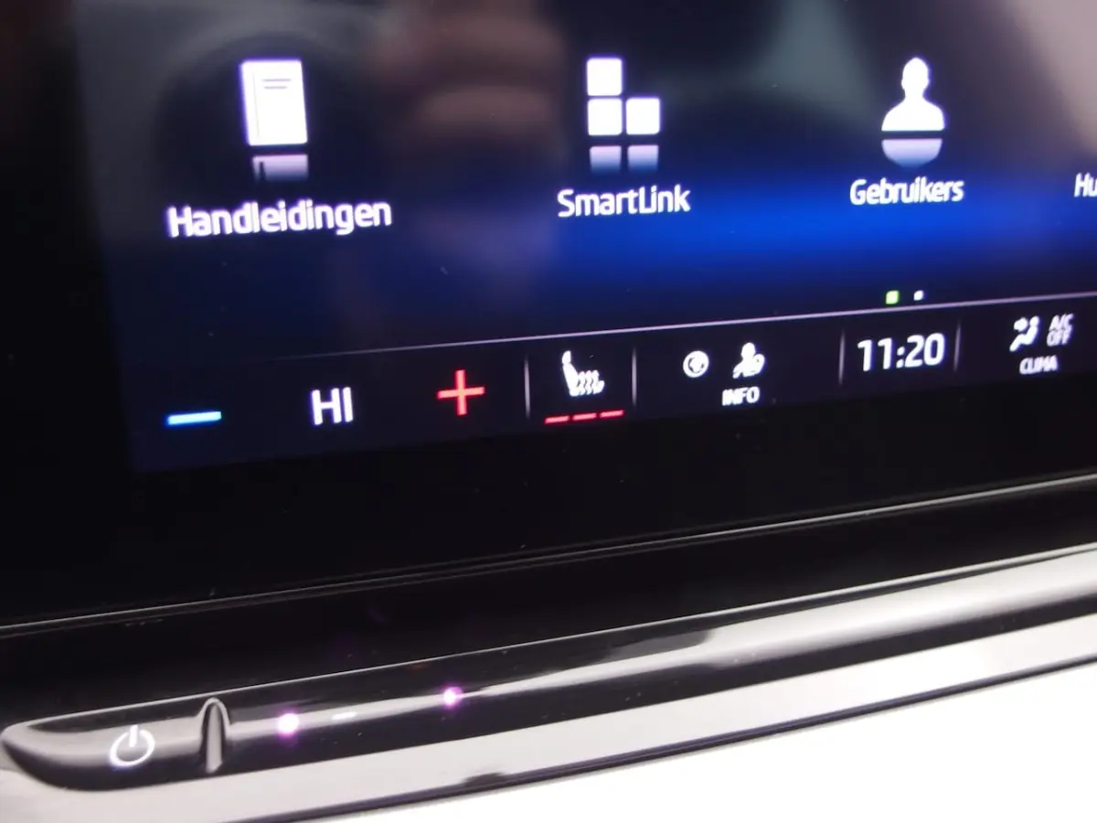 Combi 2.0 TDI AUTOMAAT / FULL LED / KEYLESS / VIRTUAL / CARPLAY / CAMERA / STOELVERW / HEA