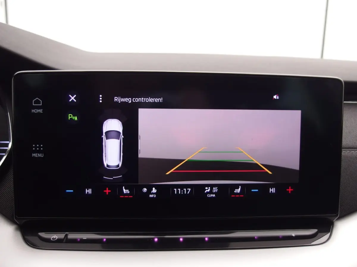 Combi 2.0 TDI AUTOMAAT / FULL LED / KEYLESS / VIRTUAL / CARPLAY / CAMERA / STOELVERW / HEA