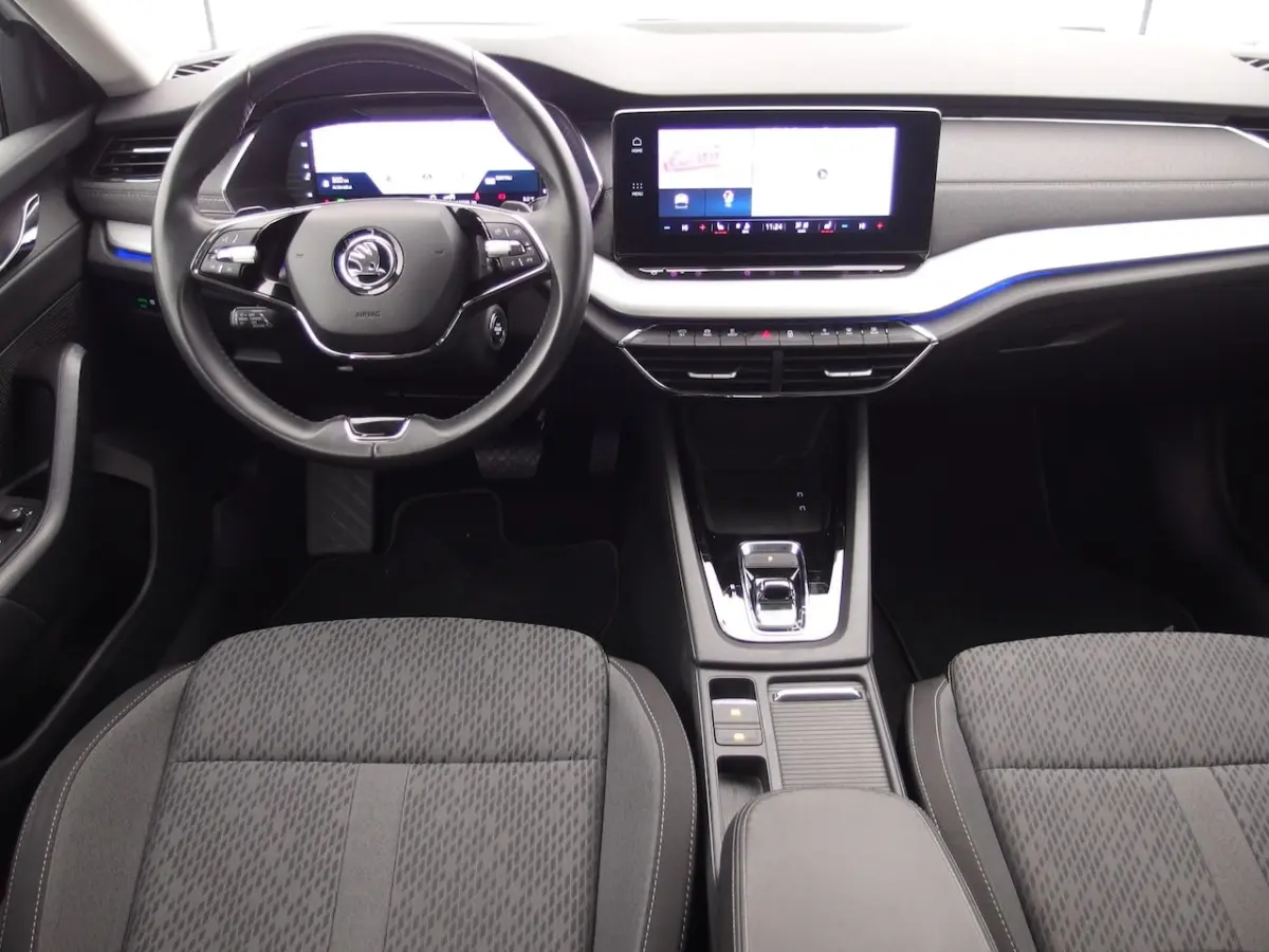 Combi 2.0 TDI AUTOMAAT / FULL LED / KEYLESS / VIRTUAL / CARPLAY / CAMERA / STOELVERW / HEA