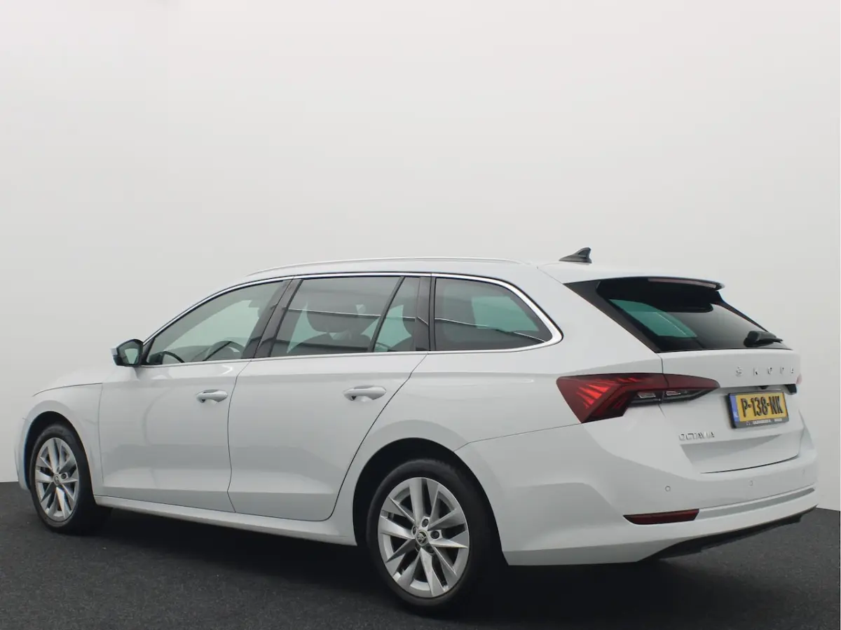 Combi 2.0 TDI AUTOMAAT / FULL LED / KEYLESS / VIRTUAL / CARPLAY / CAMERA / STOELVERW / HEA