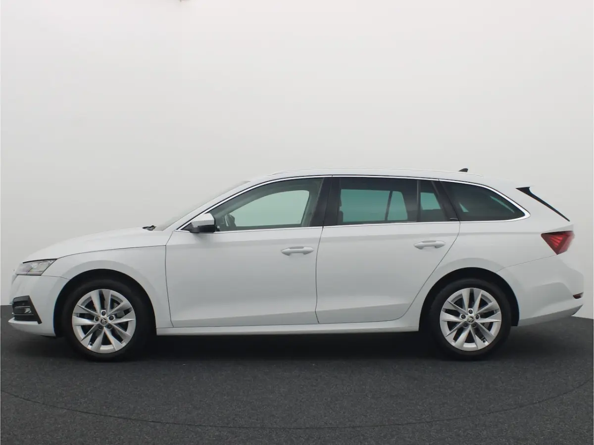 Combi 2.0 TDI AUTOMAAT / FULL LED / KEYLESS / VIRTUAL / CARPLAY / CAMERA / STOELVERW / HEA