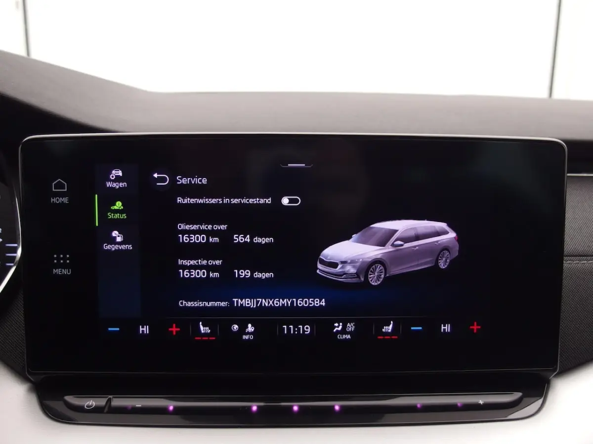 Combi 2.0 TDI AUTOMAAT / FULL LED / KEYLESS / VIRTUAL / CARPLAY / CAMERA / STOELVERW / HEA