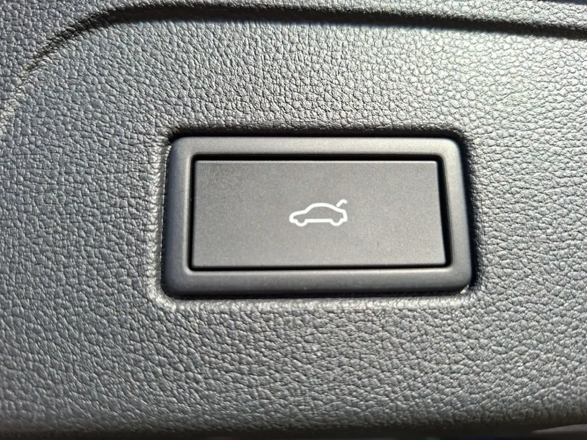 1.5 TSI R-line 7p carplay navi camera virtual cockpit. panoramdak keyless trekhaak