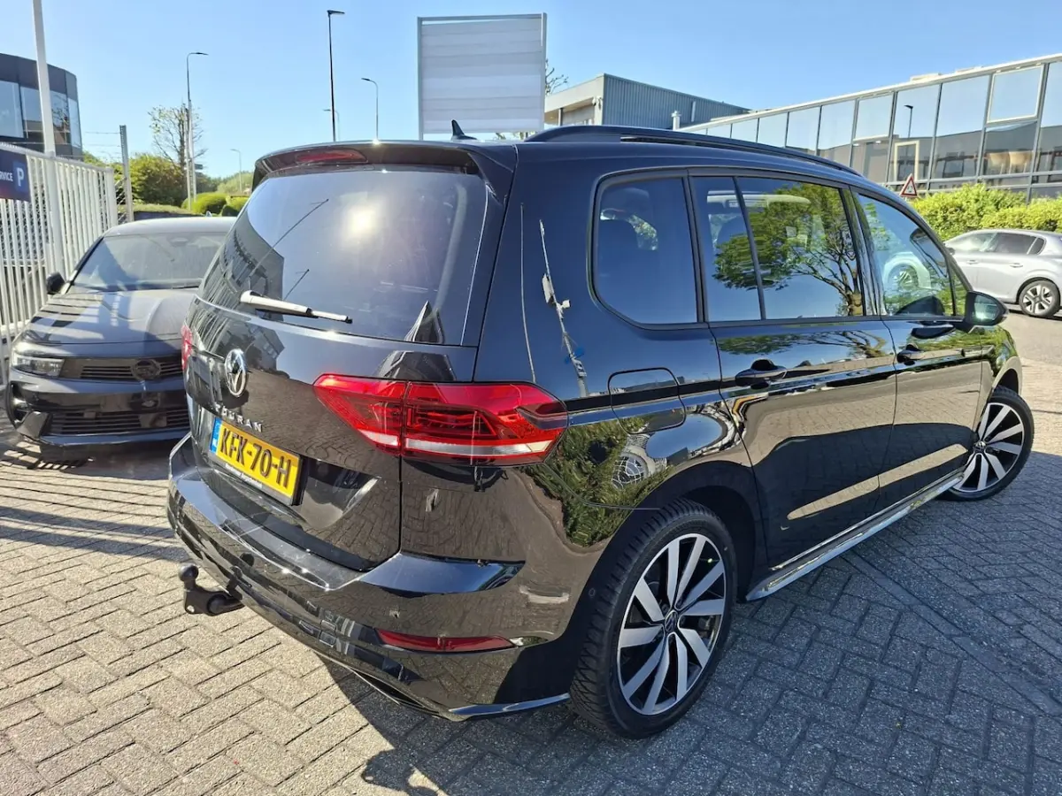 1.5 TSI R-line 7p carplay navi camera virtual cockpit. panoramdak keyless trekhaak