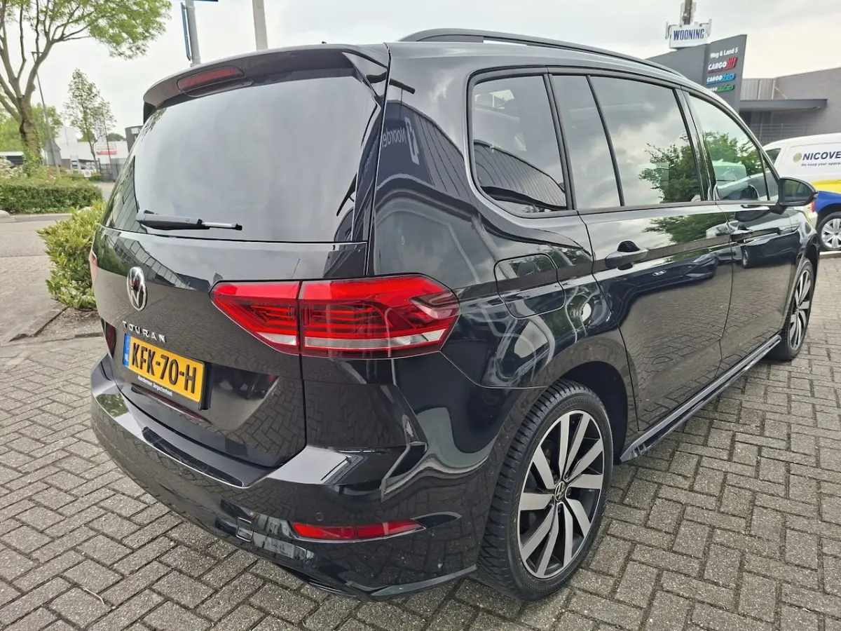 1.5 TSI R-line 7p carplay navi camera virtual cockpit. panoramdak keyless trekhaak