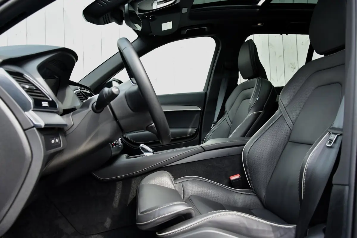 2.0 T8 Recharge AWD Plus Dark | Pano-dak | Camera |