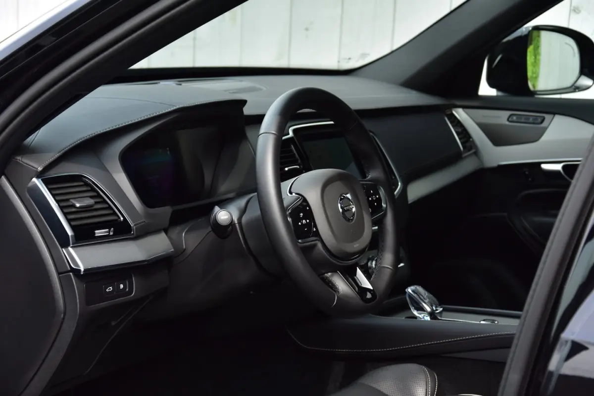2.0 T8 Recharge AWD Plus Dark | Pano-dak | Camera |