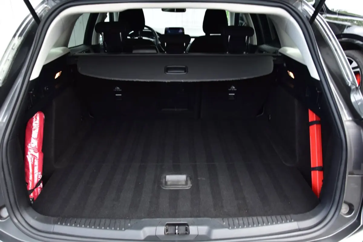1.0 EcoBoost Titanium Business | Camera | B&O |