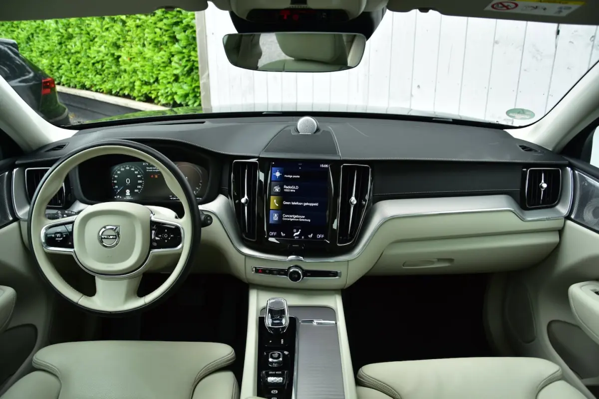 2.0 Recharge T8 AWD Inscription | Camera | Trekhaak | Pano-dak |
