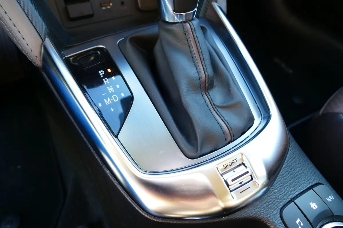 2.0 SkyActiv-G 120 GT-M Wit Metallic, Navi, Camera, Leer, StoelVerw, 18"LMV, Haak 1200kg